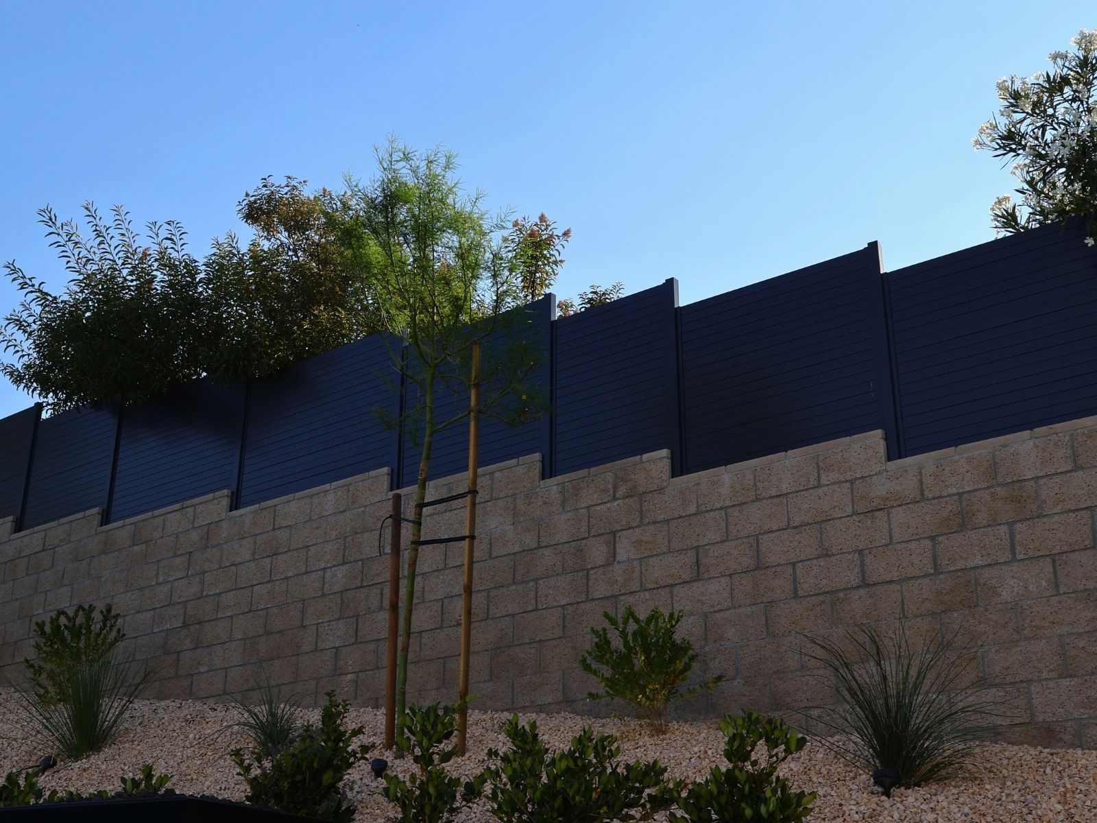 horizontal aluminum wall topper