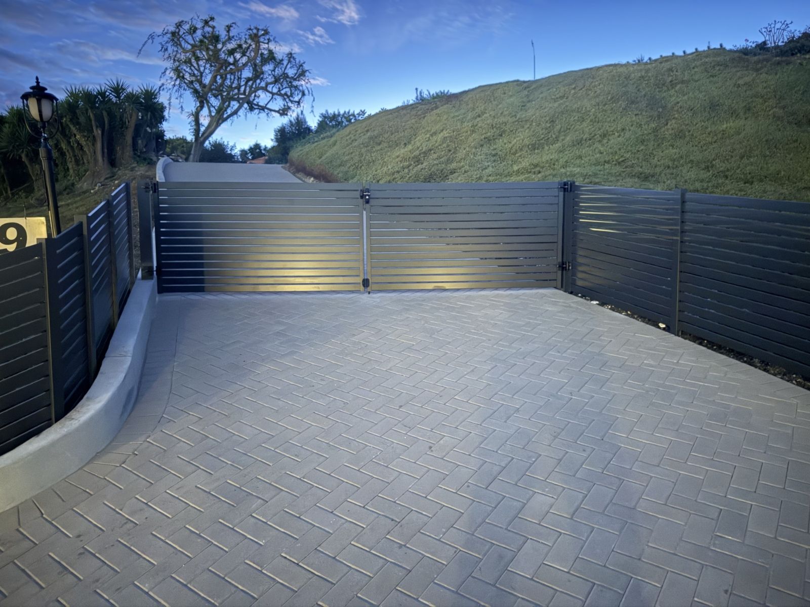 horizontal aluminum double swing gate driveway entrance