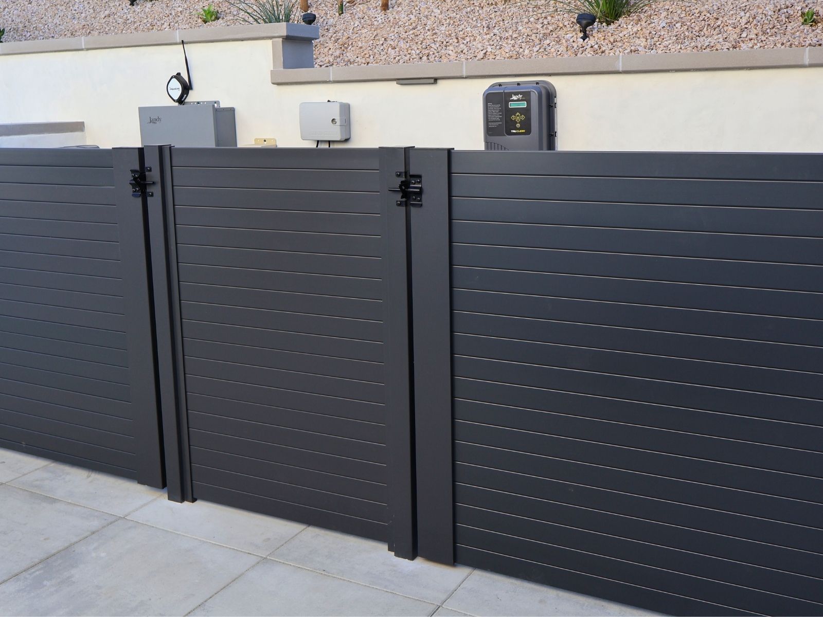 horizontal aluminum fence with gate example